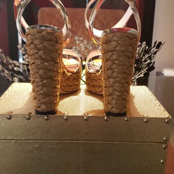 Dolce and Gabbana - Picture 13 of 16